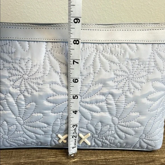 Betsey Johnson Sky Blue Daisy Quilted Cosmetic Bag 🩵 💄 - Picture 10 of 10